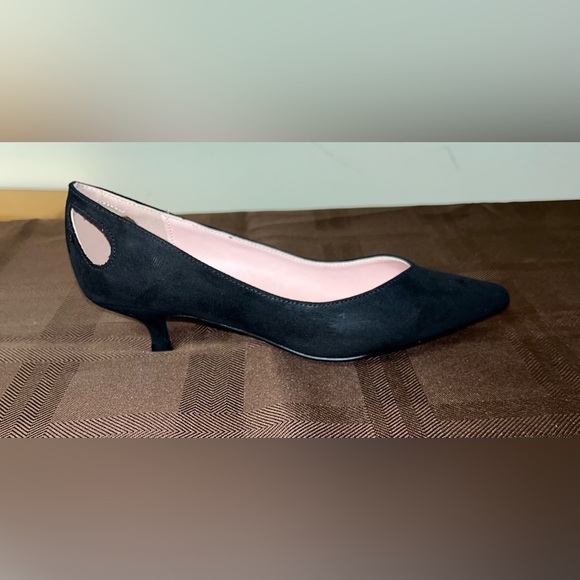 Journey Collection Goldie Kitten Heels - Picture 9 of 9